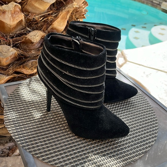 Qupid Luxe Black zipper heels size 8 - Picture 2 of 5